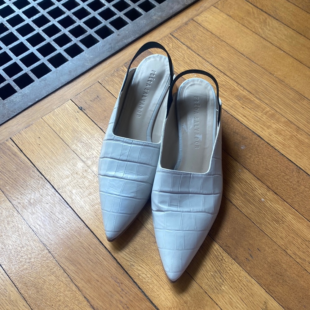 Freda Salvador Pointed toe sling back shoes